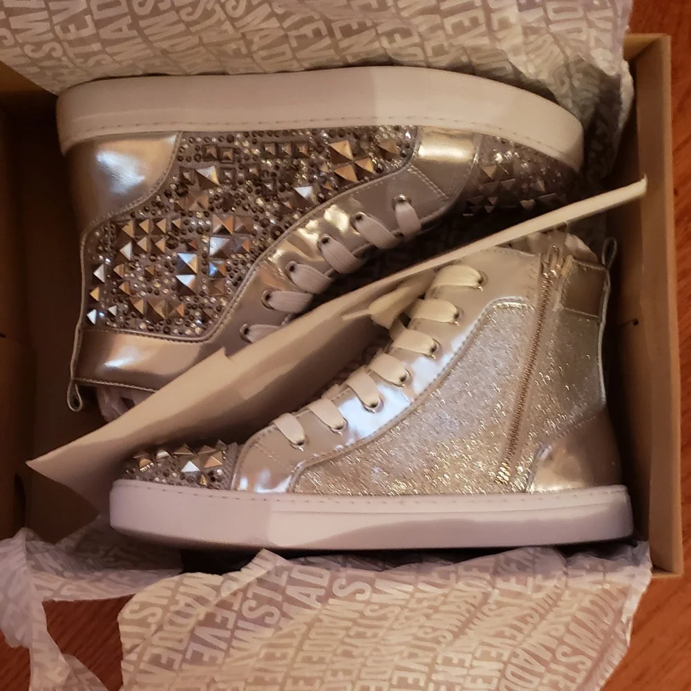Sneakers - Picture 5 of 6
